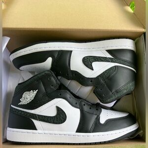 AIR JORDAN 1 MID SE “PANDA ELEPHANT” BRAND NEW DS SZ 10.5 100% AUTHENTIC
